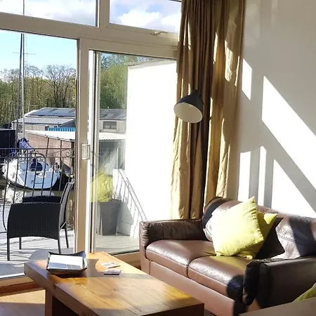 Apartment Marina Boathouse, Windermere Lets *