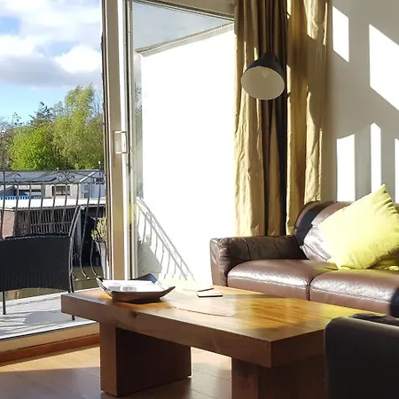 Marina Boathouse, Windermere Lets *