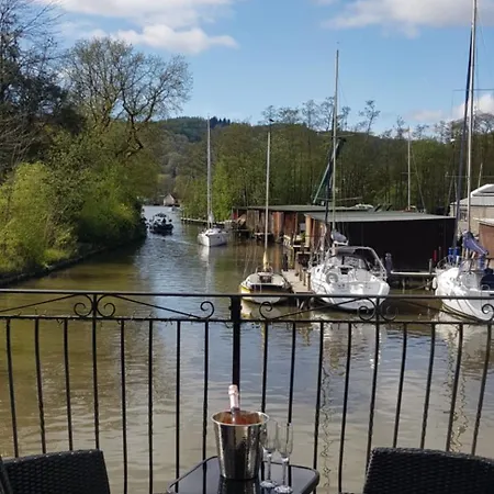 Daire Marina Boathouse, Windermere Lets