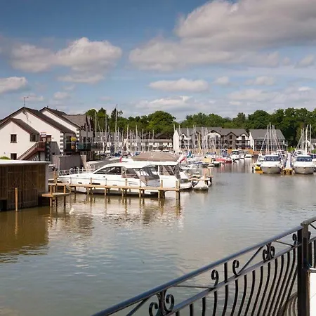 Apartment Marina Boathouse, Windermere Lets *